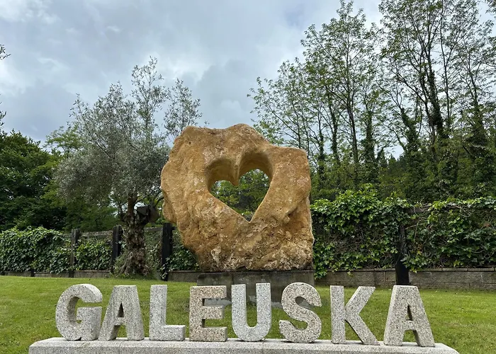 Vivienda Turistica Jardin Con Encanto Y Piscina * Emaldia